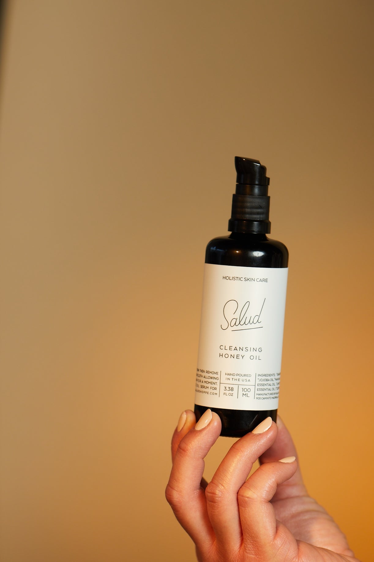 Salud Shoppe's Cleansing Honey Oil - Skin needs a gentle and effective approach, especially when you feel like your skin is out of balance. Organic manuka honey is known for it's cleansing properties and is the key ingredient in making our Cleansing Honey Oil, suitable for all skin types, even oily.