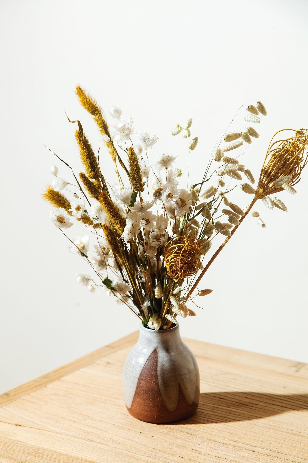 This dried bouquet is carefully arranged by a team of designers in Idlewild Floral Co's California studio, and are made of beautifully preserved long lasting flowers. Perfect paired with a bud vase or as a gift for any occasion. Each bouquet is 12"-14" long x 4"-6" wide.