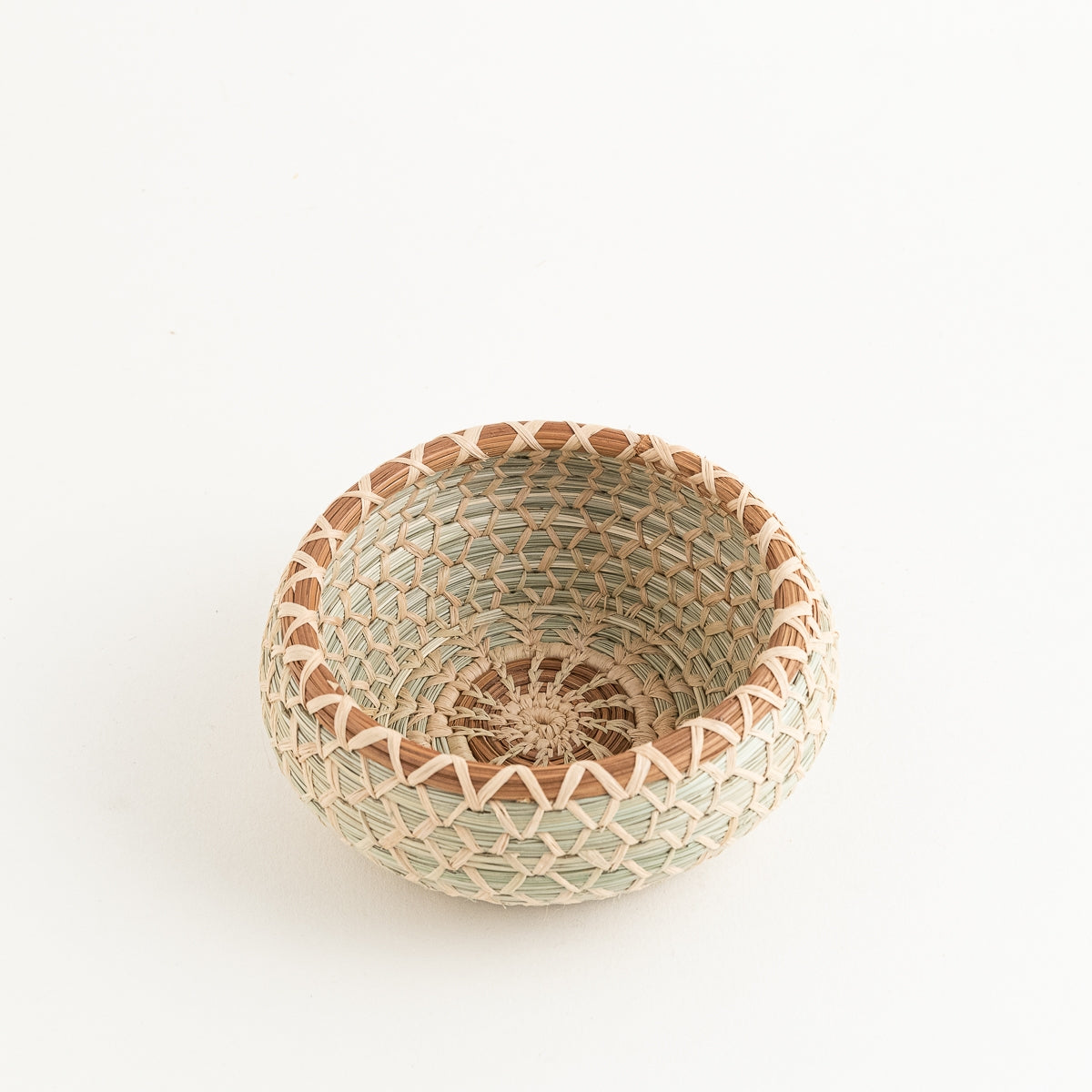 Expertly handwoven of pajón, a native grass in Guatemala and trimmed with a pine needle accent, the Yesica Basket is just the right size to keep your desk or counter organized. Named for Yesica, the artisan partner in Sololá who designed this sweet basket.