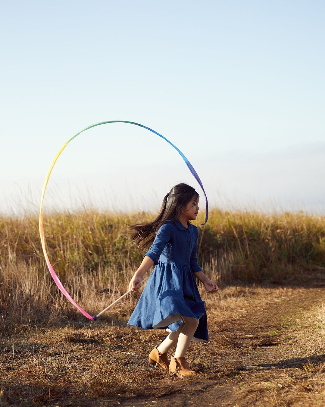 Streamers encourage children to play actively, increase their quality of movement, and make them want to dance! Some pretend play ideas include waving in the wind, writing letters in the air, pretend fishing, dancing, and more. A wooden sticker with a strip of rainbow made from gorgeous, lightweight 100% pure silk.