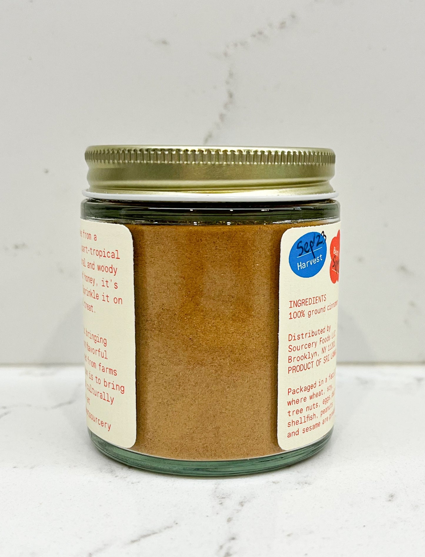 Delicately floral and woody with a lingering scent of honey, this Verum cinnamon cinnamon comes from a family-owned estate in Sri Lanka. It is a delight to bake with. Sprinkle it on your latte for a special treat! Sustainably grown on a regenerative farm with flavor notes of floral and honey.