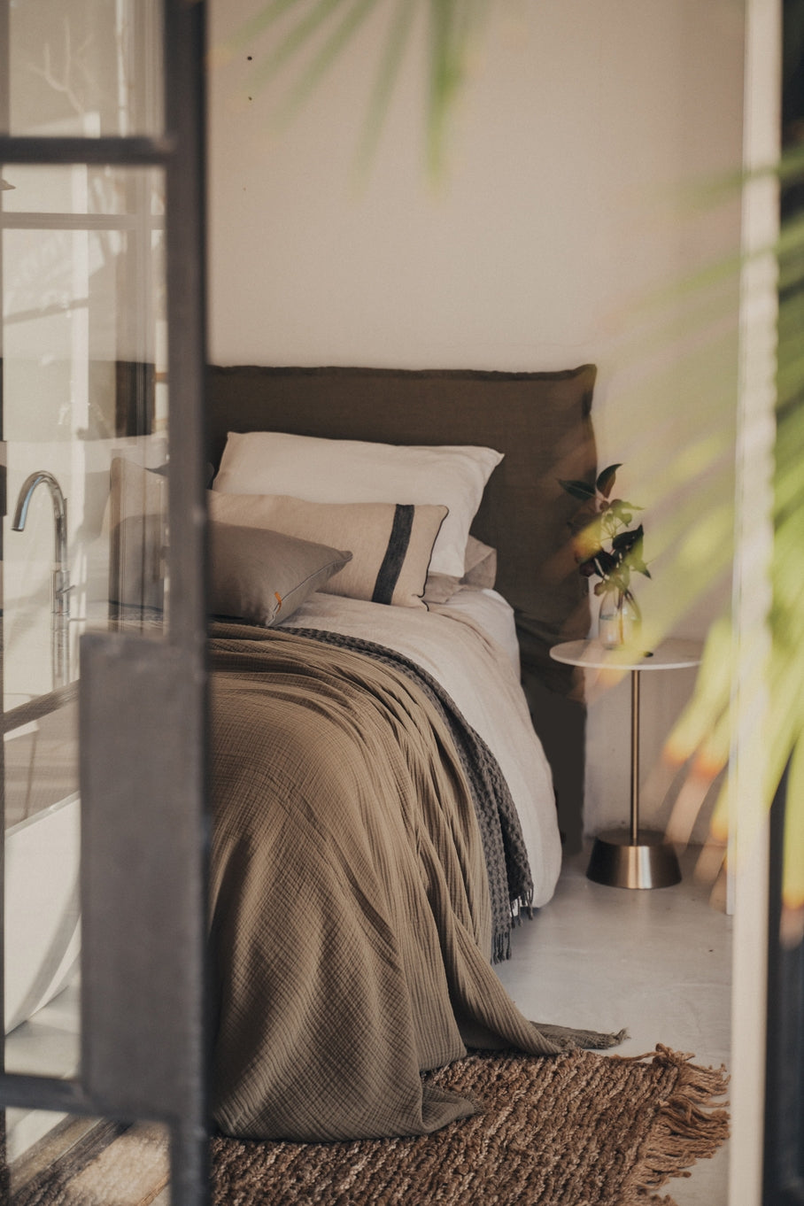 These Saardé signature pieces are made from four finely woven layers of Turkish cotton to create these beautifully crinkled and super-soft pieces. Perfect for layering - these work well over a duvet in winter, and by themself in summer.
