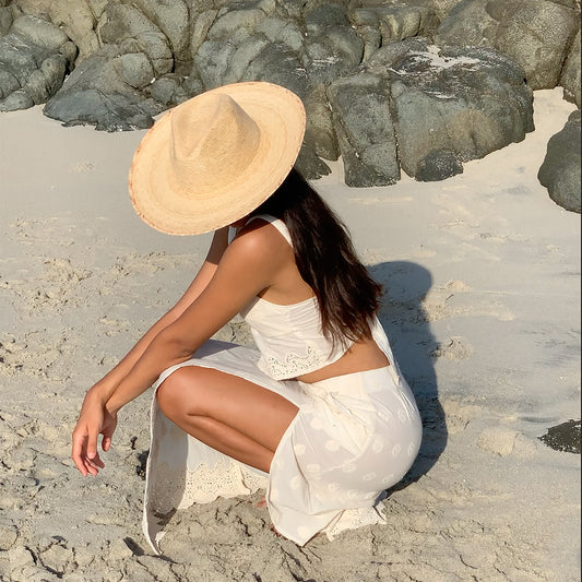 friends of friends hat co / The Baja Norte is a hand woven and sewn palm leaf hat made by a group of artisans in Mexico. Pressed for slightly longer to give it the toasted color. 100% palm.