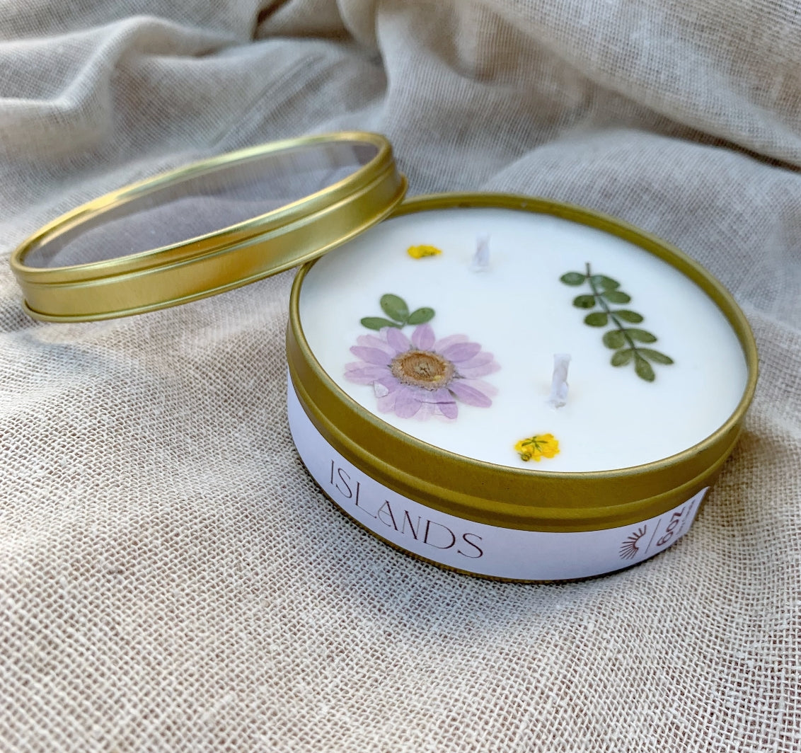 Hand-poured floral press candleNotes of santal and coconut, black violet and saffron. While many coconut fragrances are on the sweet side, Islands leans on woody notes of sandalwood, and cedar. Made in San Diego, CA.