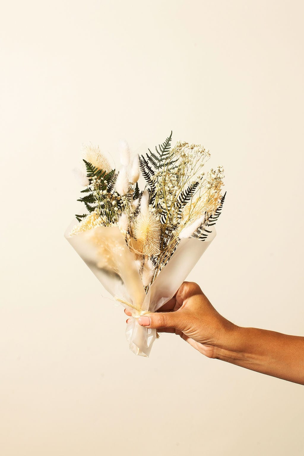 This dried bouquet is carefully arranged by a team of designers in Idlewild Floral Co's California studio, and are made of beautifully preserved long lasting flowers. Perfect paired with a bud vase or as a gift for any occasion. Each bouquet is 12"-14" long x 4"-6" wide.