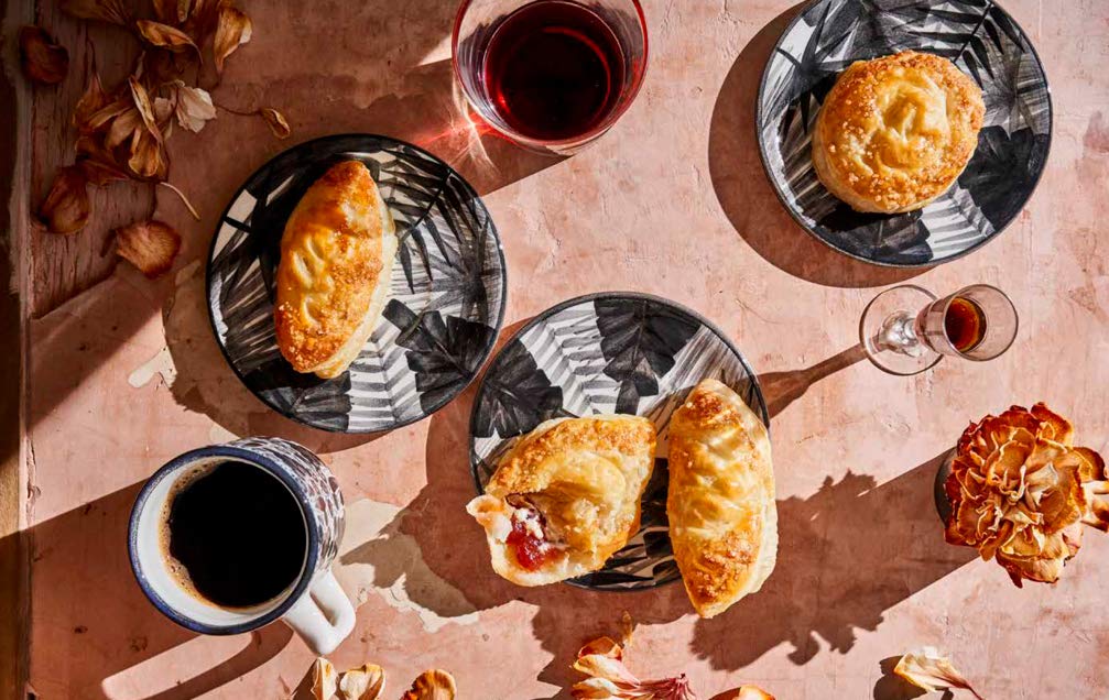 Mariana Velásquez, a native of Bogotá, pays homage to her native country with this vibrant, visually stunning cooking, the first dedicated solely to Colombian food, featuring 100 recipes that meld the contemporary and the traditional.