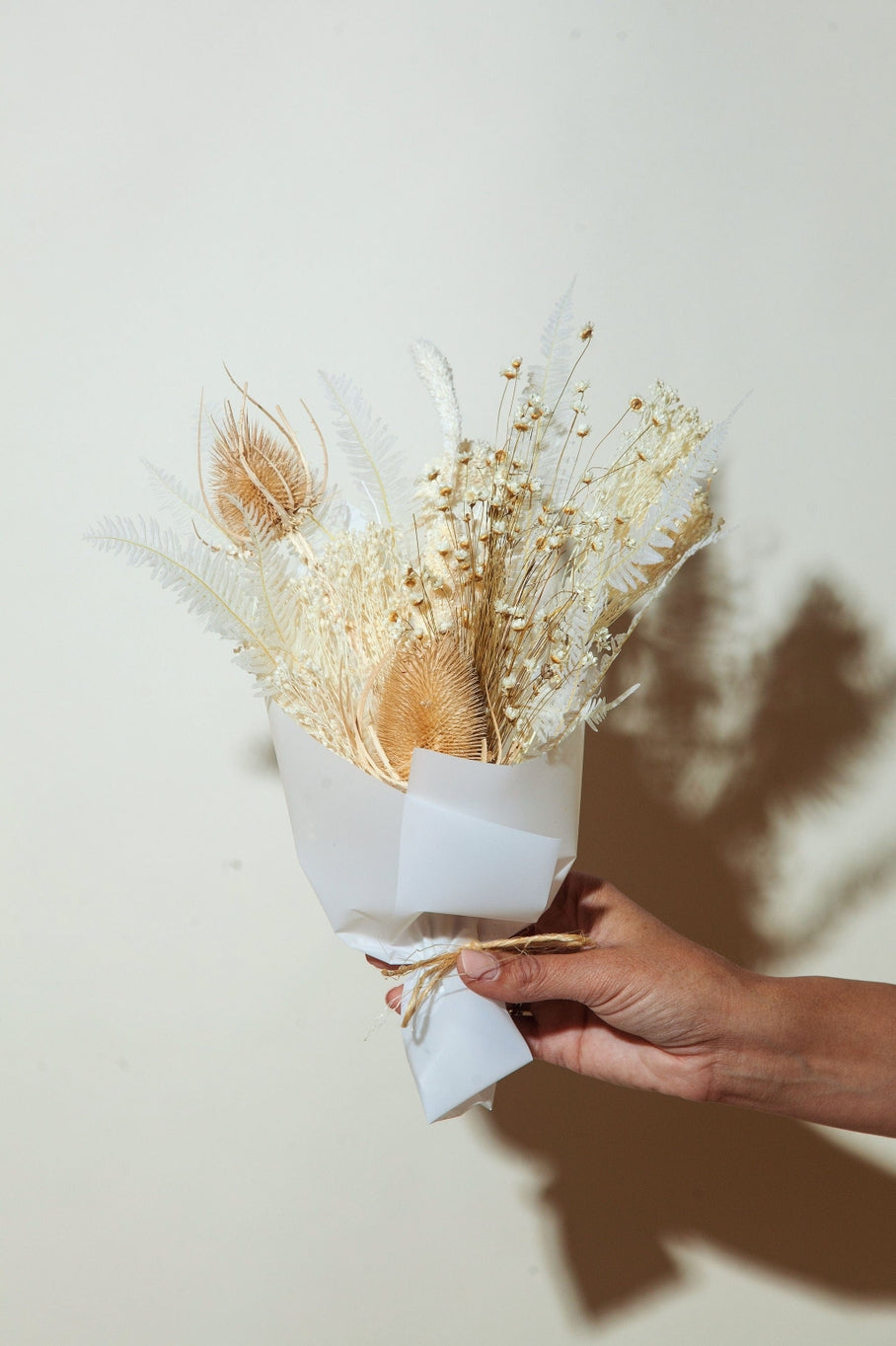 This dried bouquet is carefully arranged by a team of designers in Idlewild Floral Co's California studio, and are made of beautifully preserved long lasting flowers. Perfect paired with a bud vase or as a gift for any occasion. Each bouquet is 12"-14" long x 4"-6" wide.