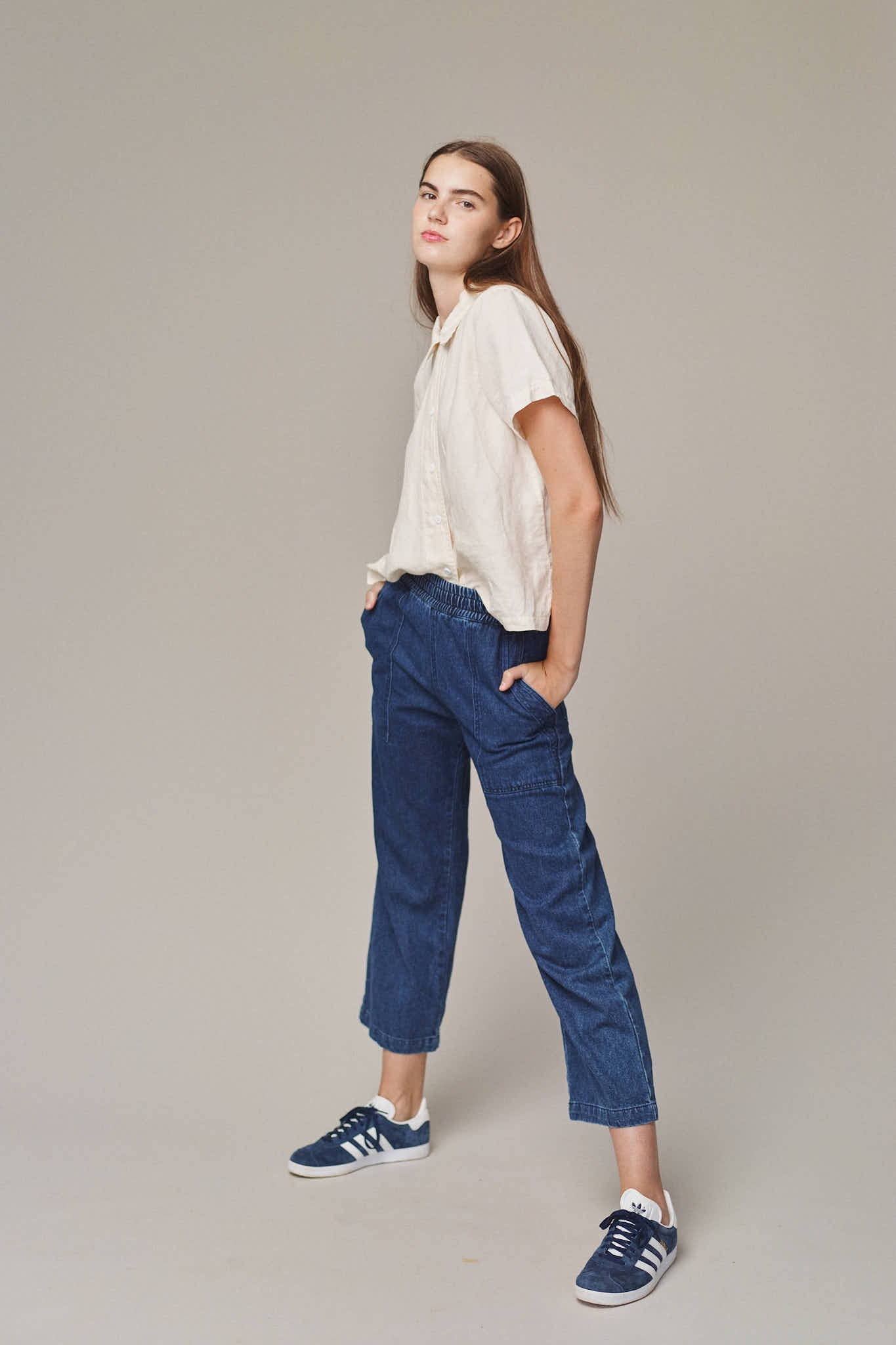 USA made hemp denim pants with high waist creates a flattering shape while the adjustable hidden drawcord and relaxed fit through the hip + thigh makes these a super comfortable wear.