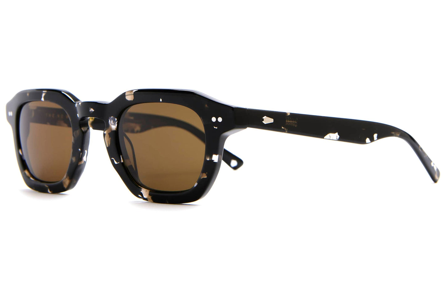 The No Wave is an classic sized frame with a fit that favors medium to medium-large heads. Handcrafted bioacetate frames—biodegradable, plant-based, earth-friendlier. Rx-ready.