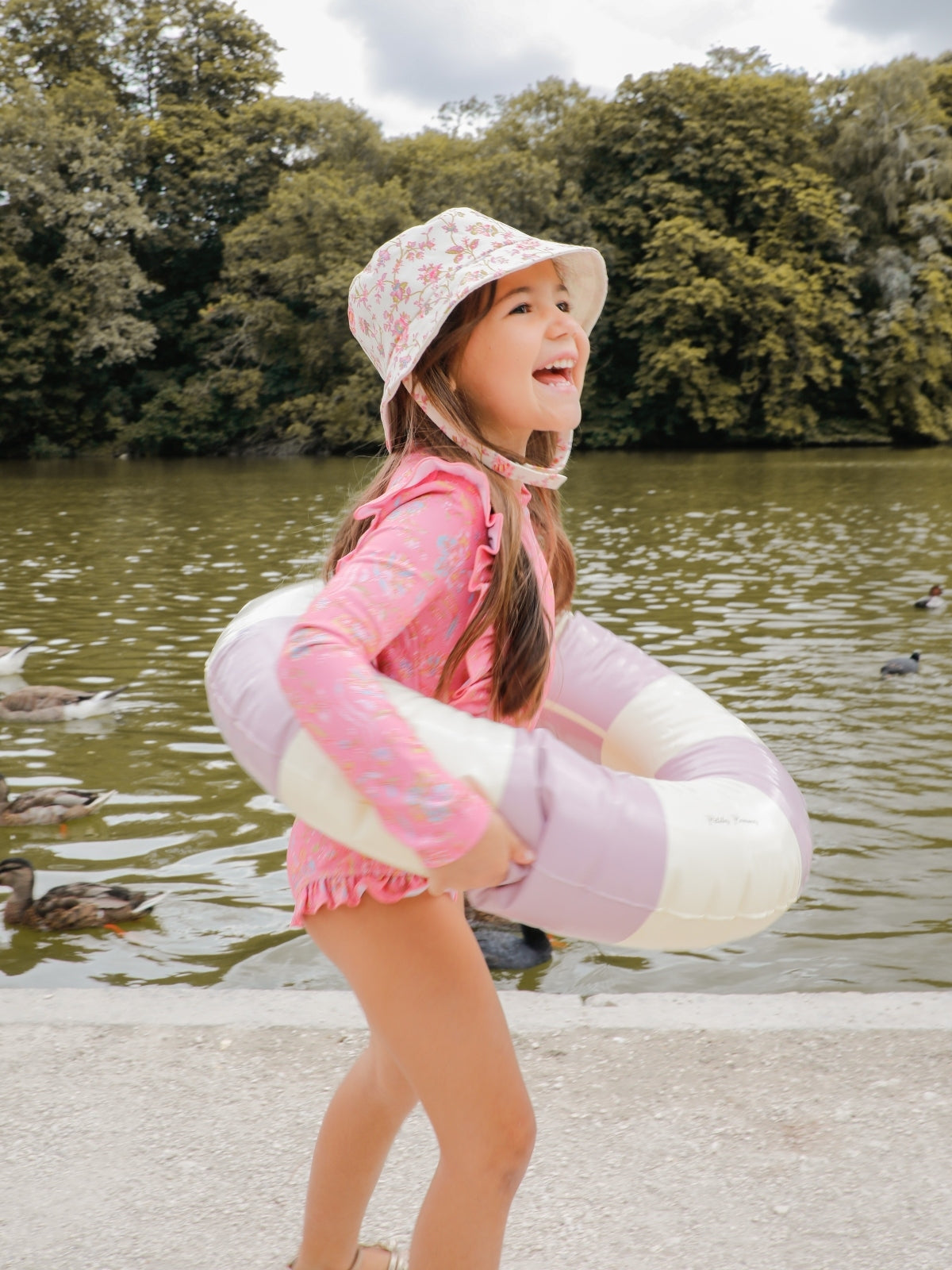 The Devy Sun Hat keeps your little one safe and super cute thanks to its beautiful floral pattern, comfy strap, and classic bucket shape. Made with 20% elastane and 80% polyamide.