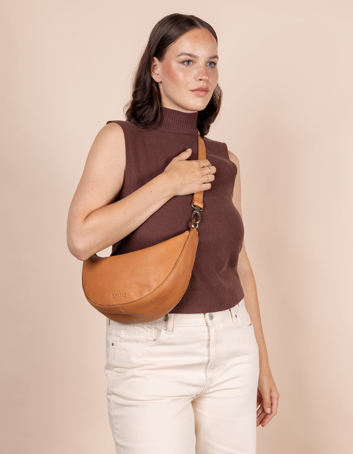 The Leo cross body bum bag can be worn across the body as a bum bag, or on the shoulder as chic arm candy. Leo is unisex, catering to everyone who embraces that bumbag style. Made in India.