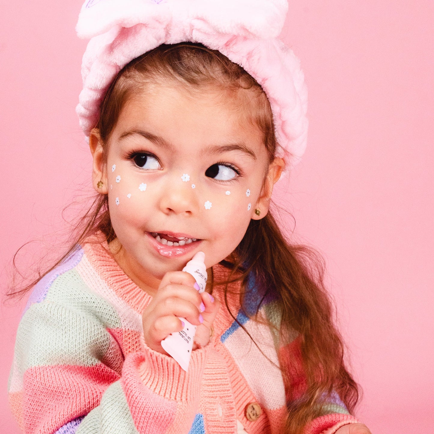 Oh Flossy's Natural Lip Gloss trio is a must have for little ones who love to shimmer & shine! Each set includes three delicious flavours - Strawberry, Cotton Candy, and Grape . Free from talc, parabens, fragrances, nano-particles, phthalates.