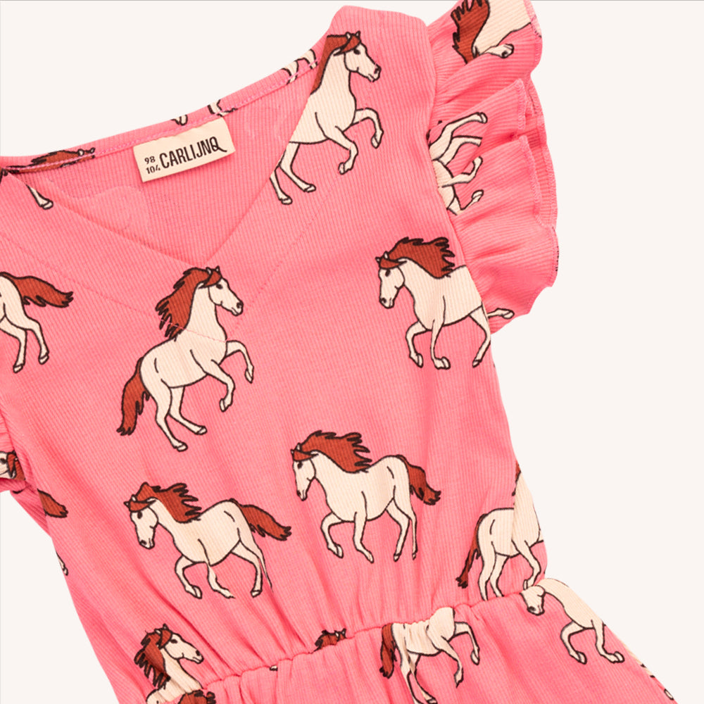 A pink V neck dress with short ruffled sleeves & a gathered waist. Featuring a pink & white horse print. Ethically produced, colorful and fun with an eye towards comfort, style and joy. Modern and sustainable kids clothing by CarlijnQ of the Netherlands.