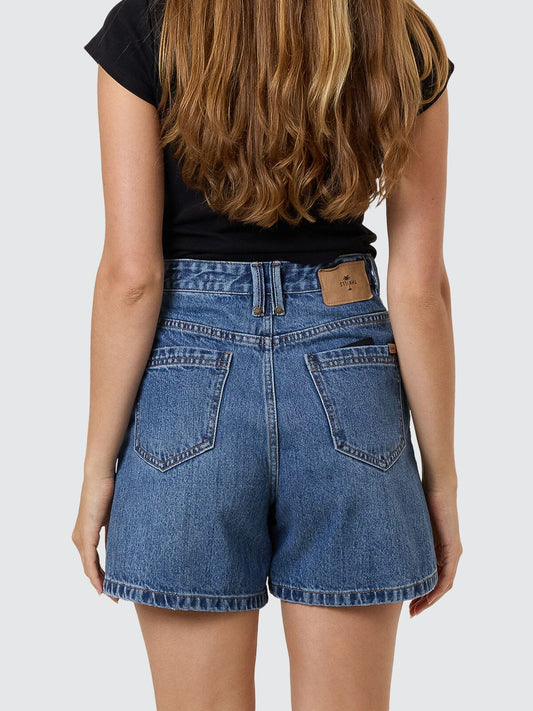 Koko Shorts in Stoned Blues