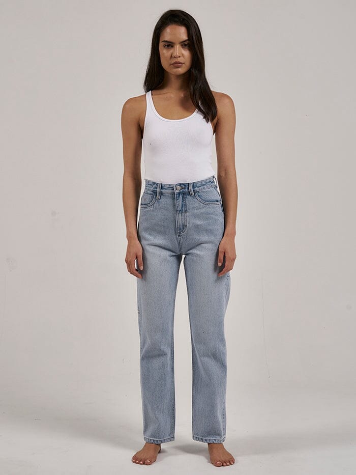 The Pulp Jean has a high rise with a cropped leg. This timeless cut and color will always save you on those days when you just don't know what to wear. Made with 100% Organic Cotton and design in Byron Bay, Australia.