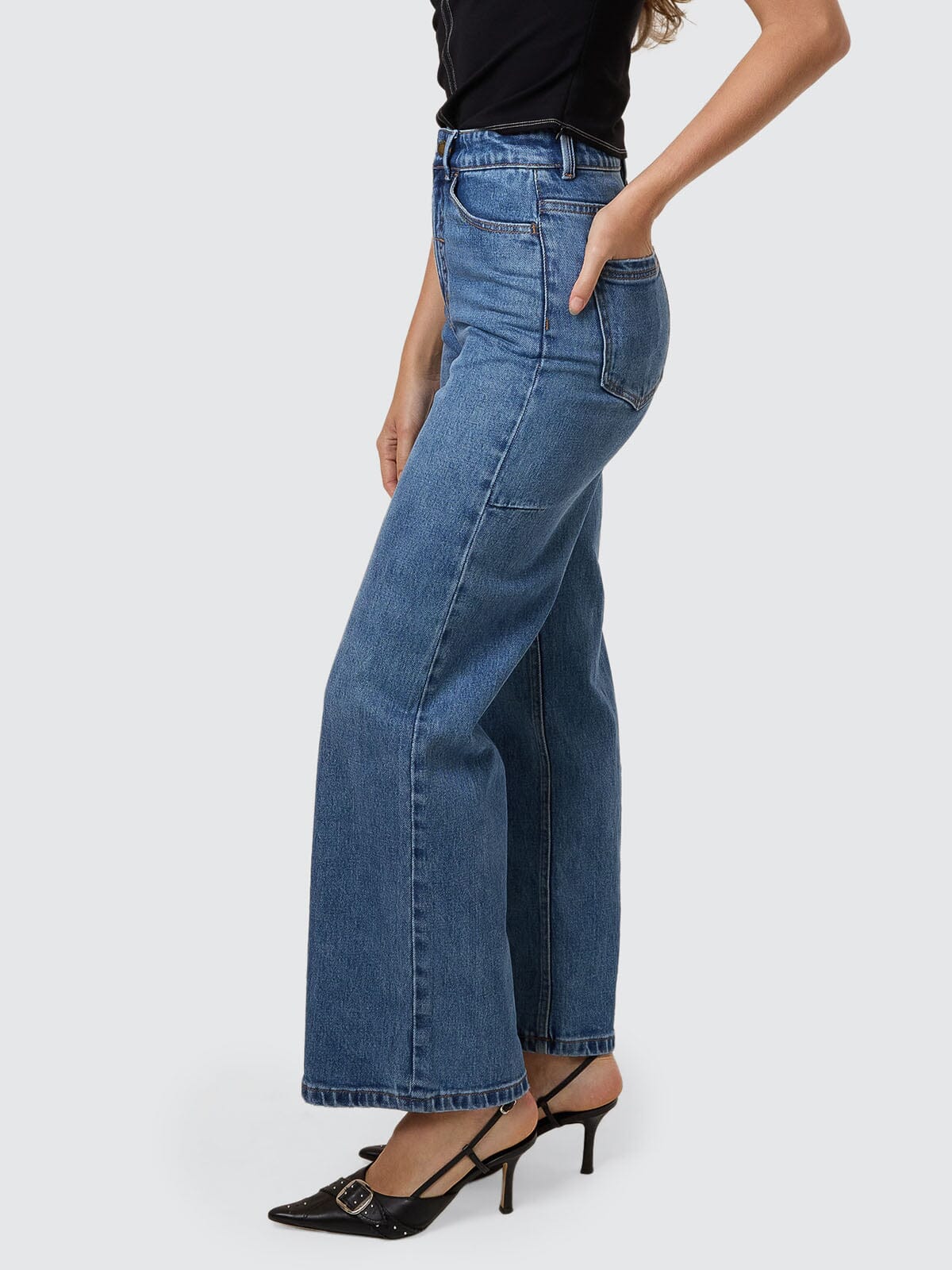 Holly Jean in Stoned Blues