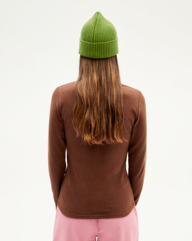 thinking mu carolina hemp long sleeve top / A chocolate brown long sleeve top with a classic cut. Made of 55% organic cotton and 45% hemp. Sustainably made in India.