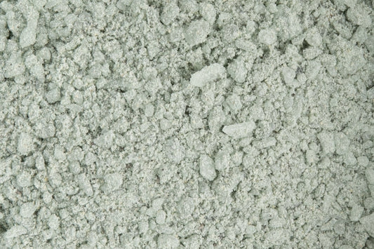 All natural mineral bath soak made with an enchanting mix of ancient ingredients with a rich aroma that rejuvenates your senses.