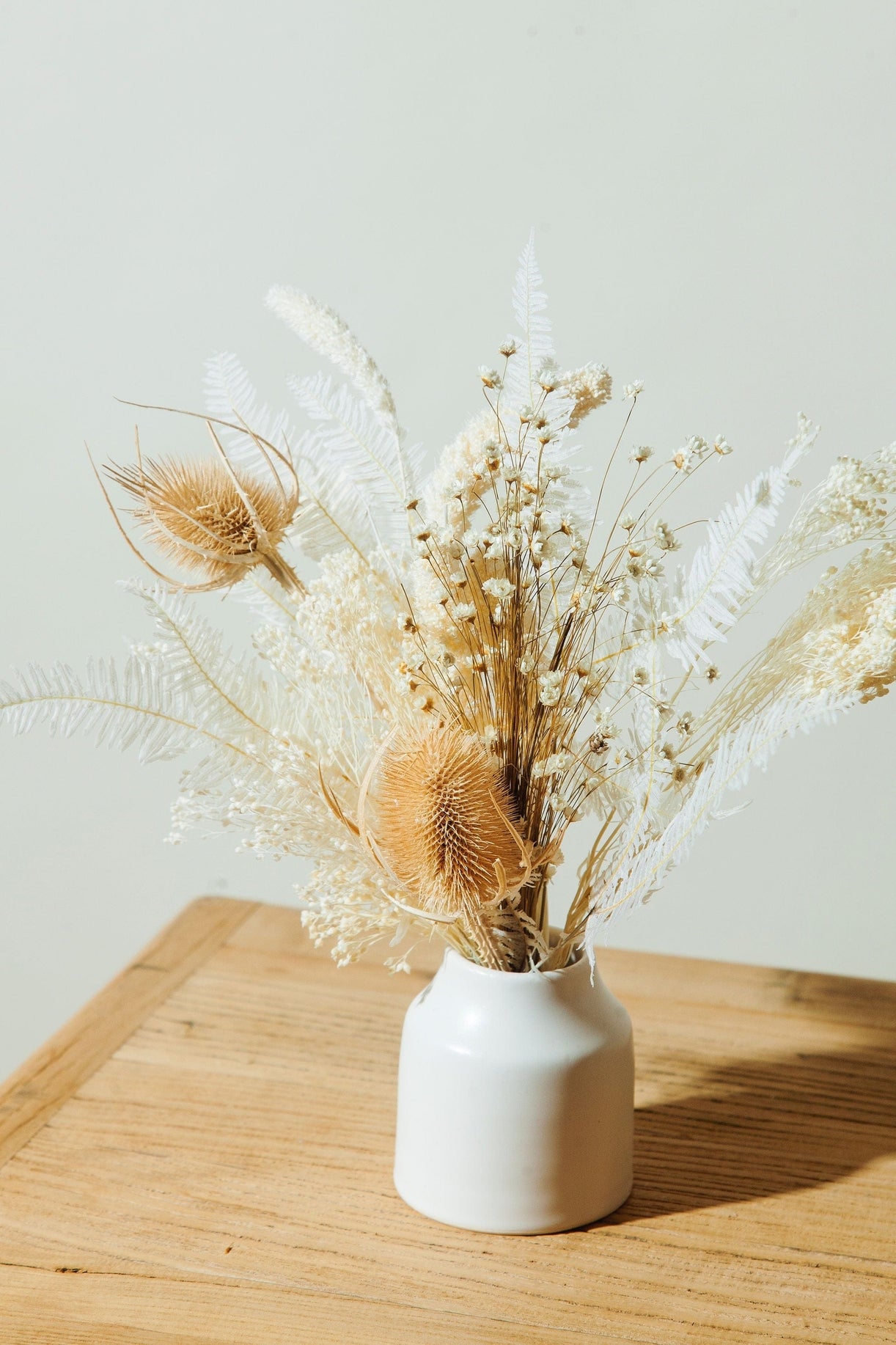 This dried bouquet is carefully arranged by a team of designers in Idlewild Floral Co's California studio, and are made of beautifully preserved long lasting flowers. Perfect paired with a bud vase or as a gift for any occasion. Each bouquet is 12"-14" long x 4"-6" wide.
