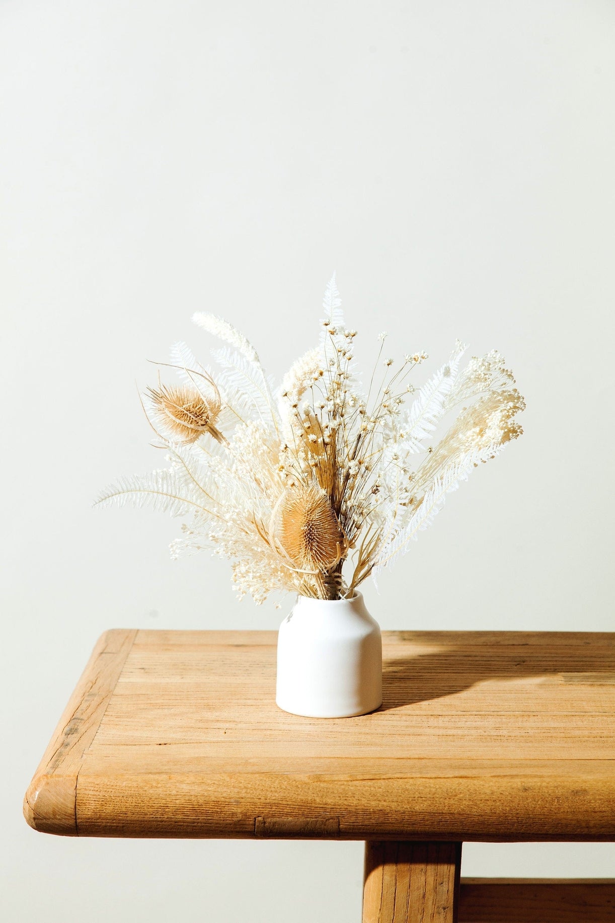 This dried bouquet is carefully arranged by a team of designers in Idlewild Floral Co's California studio, and are made of beautifully preserved long lasting flowers. Perfect paired with a bud vase or as a gift for any occasion. Each bouquet is 12"-14" long x 4"-6" wide.