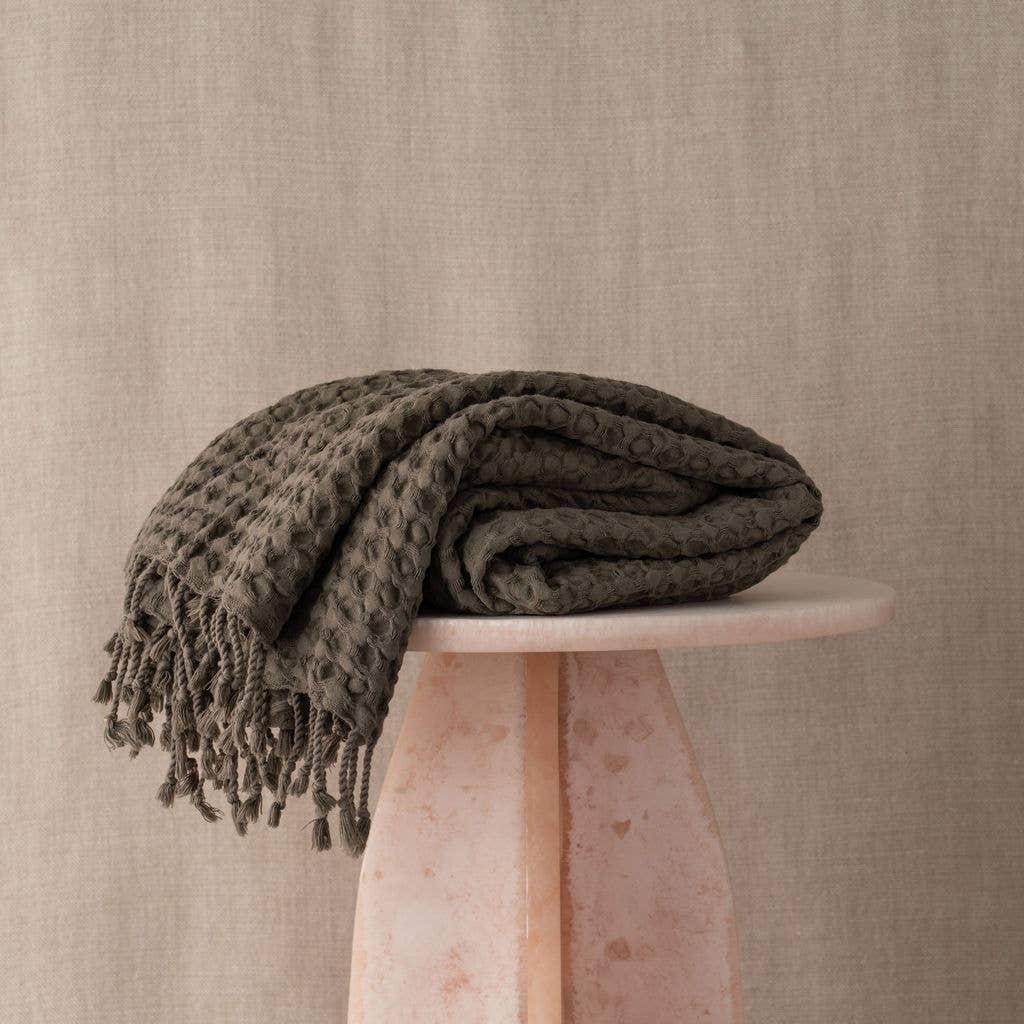 These Saardé signature pieces are made from four finely woven layers of Turkish cotton to create these beautifully crinkled and super-soft pieces. Perfect for layering - these work well over a duvet in winter, and by themself in summer.