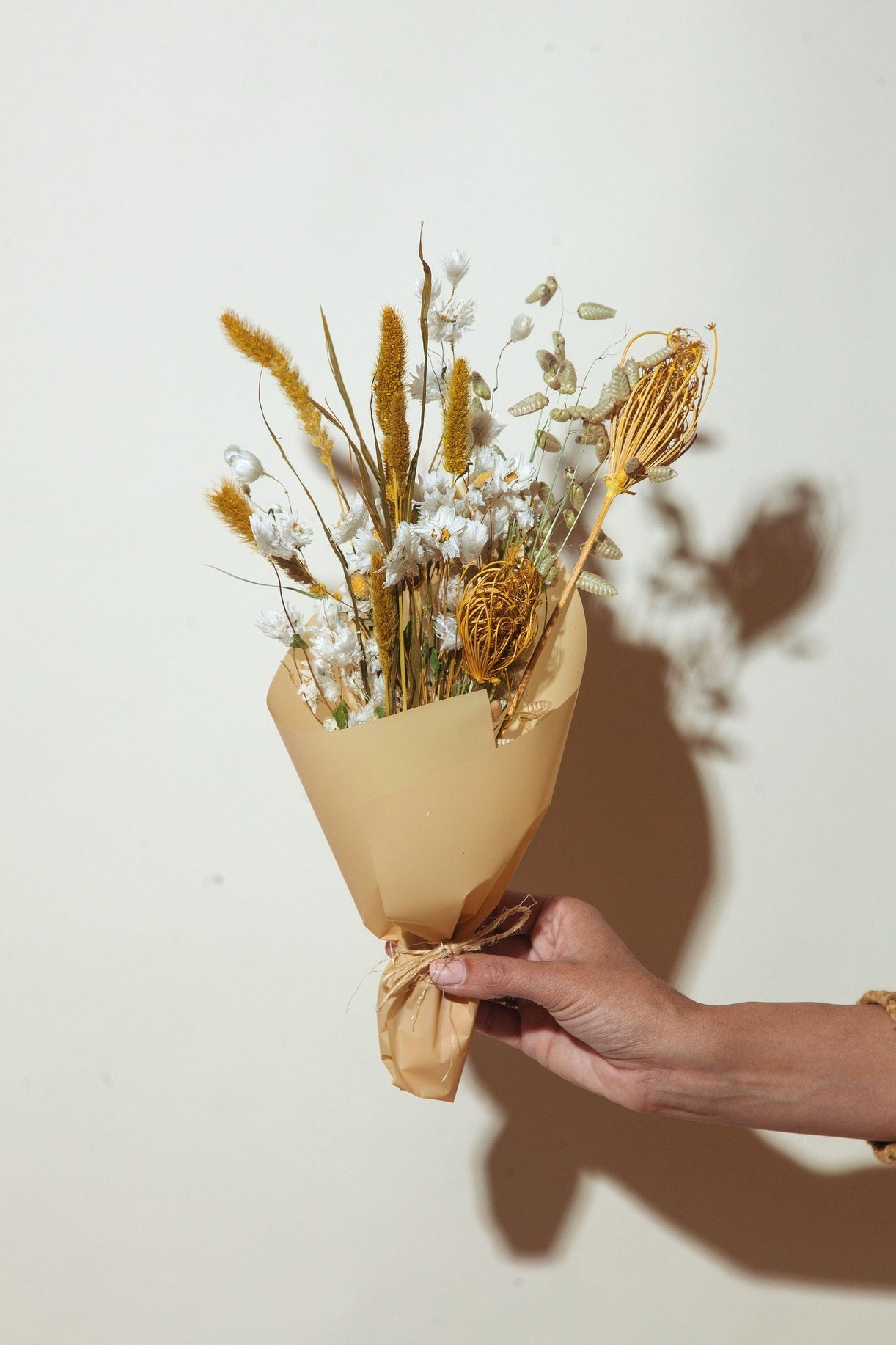 This dried bouquet is carefully arranged by a team of designers in Idlewild Floral Co's California studio, and are made of beautifully preserved long lasting flowers. Perfect paired with a bud vase or as a gift for any occasion. Each bouquet is 12"-14" long x 4"-6" wide.