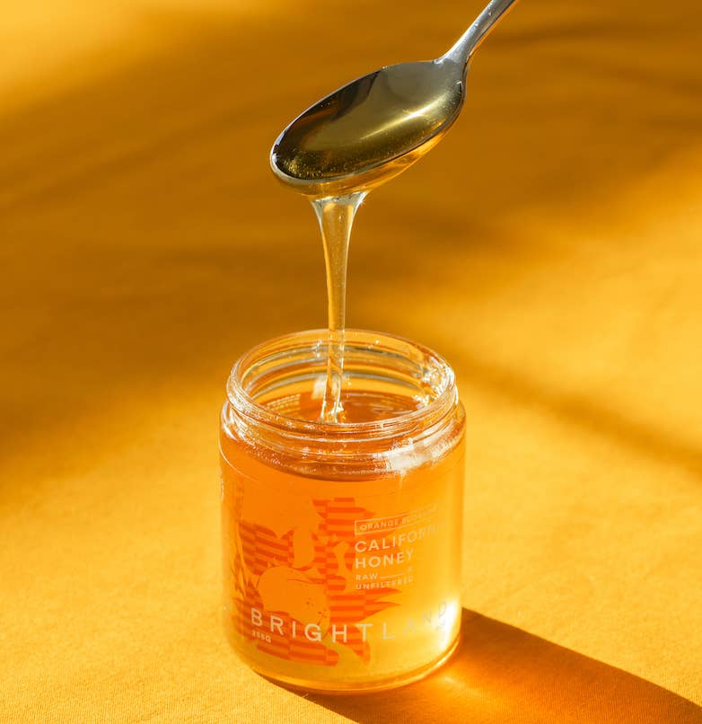 California orange blossom honey is a raw, unfiltered, radiantly golden honey from single estate orange groves in the central valley. Delicious, intensely floral and amber hued with a clean, citrus finish. Brightland partnered with small, Californian family-owned apiaries run by women-led teams to create this pure honey.
