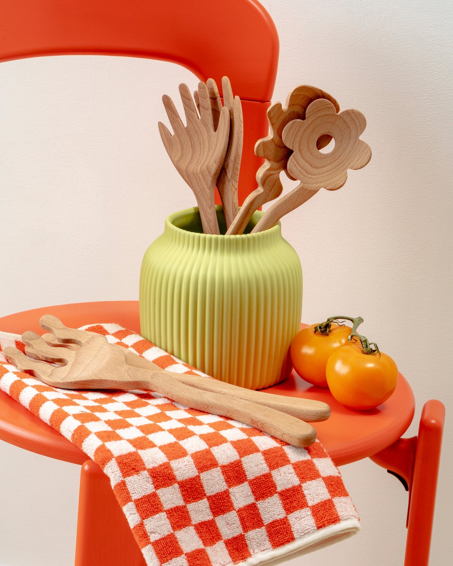 areaware serving friends, flowers wavy / Whoever said food isn’t to be played with hasn’t met Serving Friends. These wooden spoons, carved into charming shapes, bring joy and humor to your dining table. made with beech wood.
