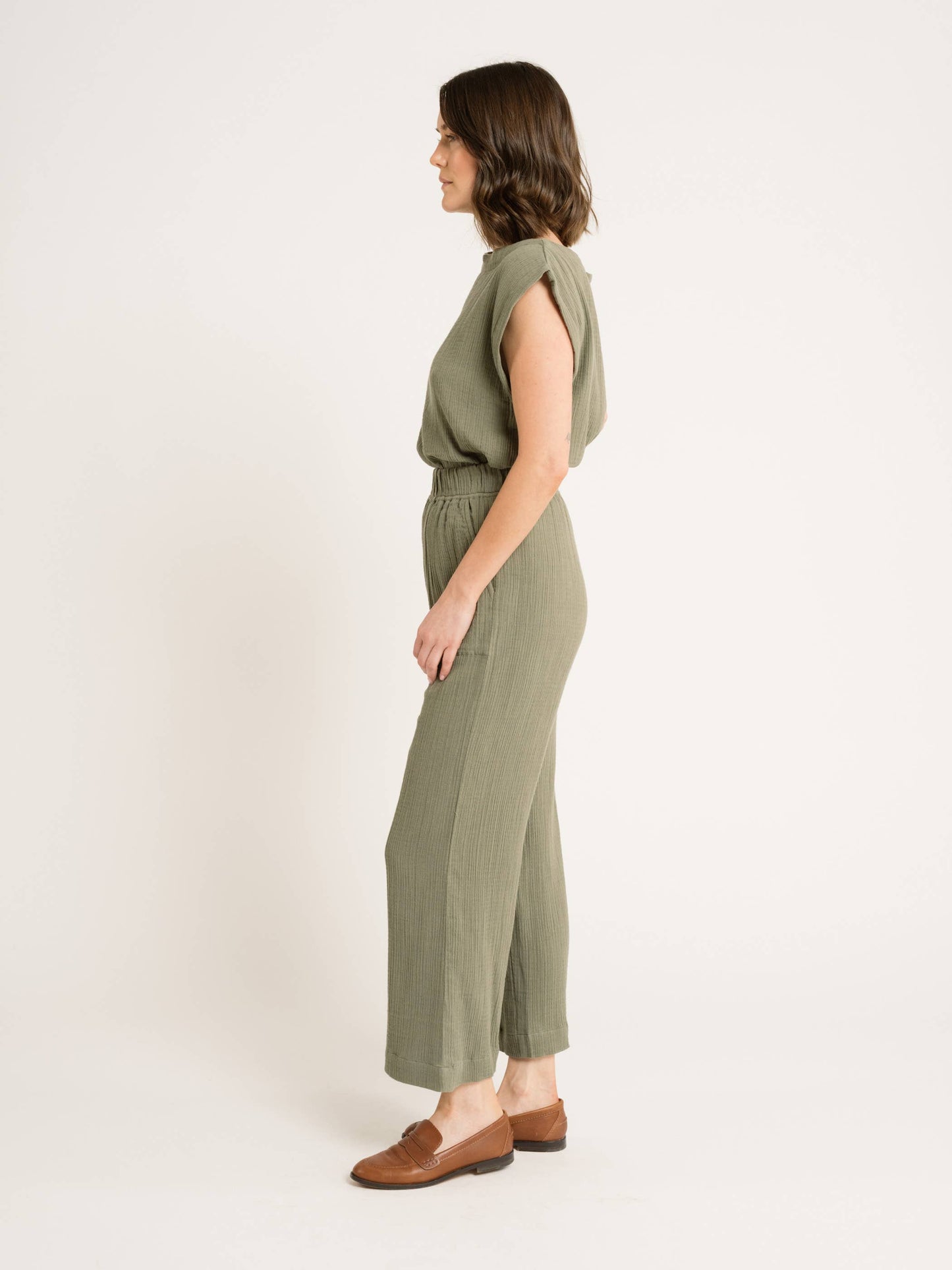 Laude the Label's best-selling pant, complete with a high-waisted fit and cropped, wide-leg. A cool, casual feel courtesy of our luxurious slub cotton fabric. The fully-elastic waistband offers comfort for all-day wear.