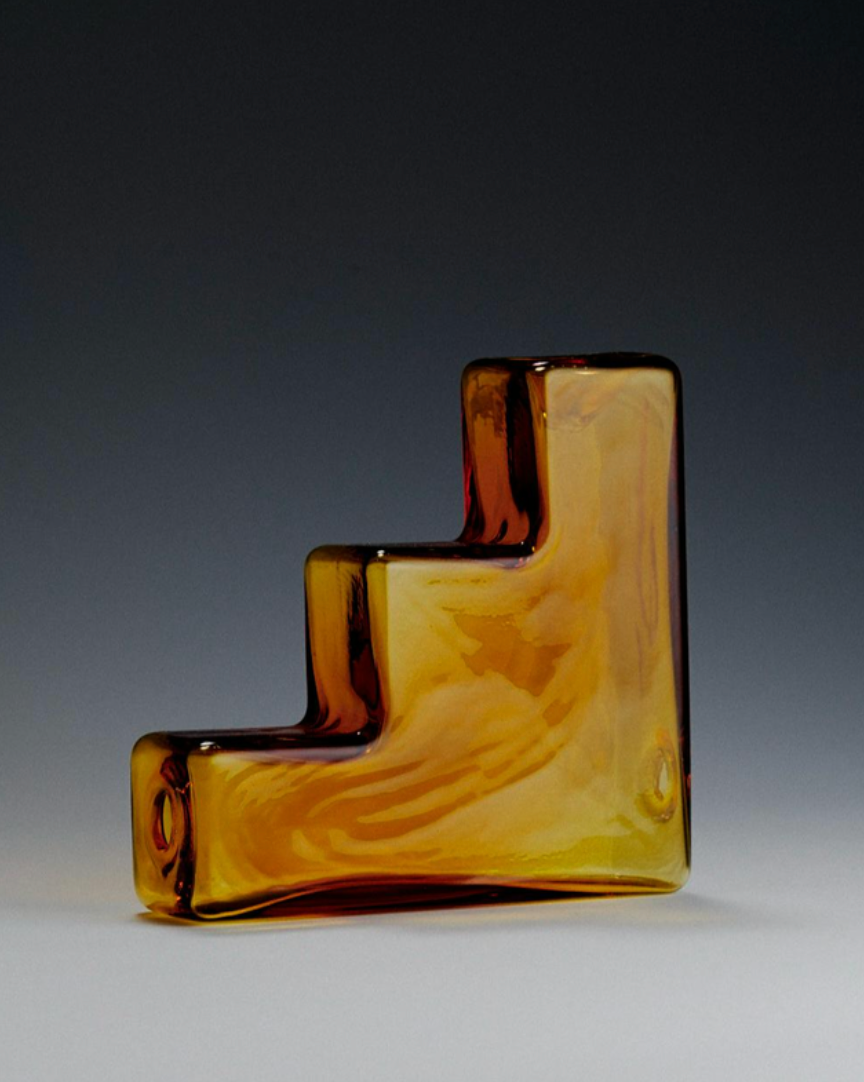 Acting as a decorative object and intended to be placed on display, it functions both as an incense holder and a discrete pipe. Handmade with borosilicate glass by Laundry Day.
