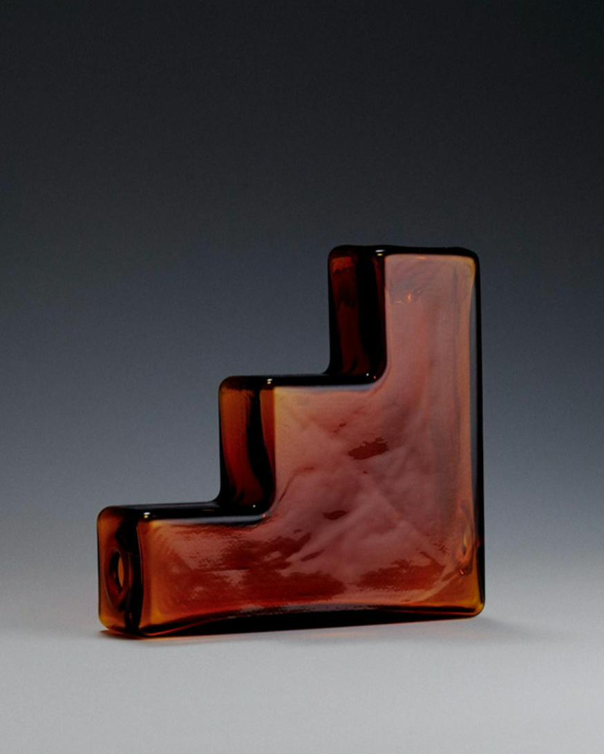 Acting as a decorative object and intended to be placed on display, it functions both as an incense holder and a discrete pipe. Handmade with borosilicate glass by Laundry Day.