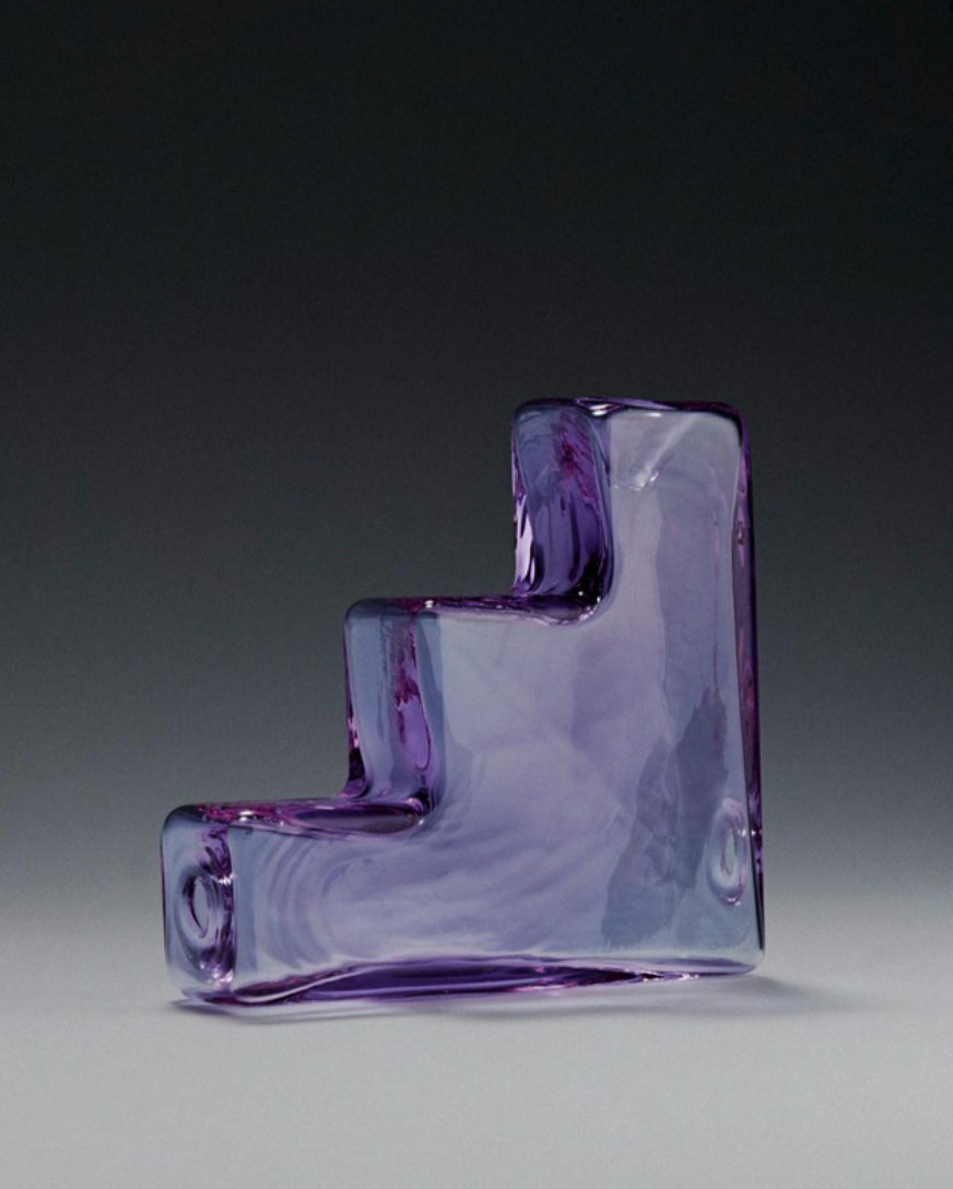 Acting as a decorative object and intended to be placed on display, it functions both as an incense holder and a discrete pipe. Handmade with borosilicate glass by Laundry Day.