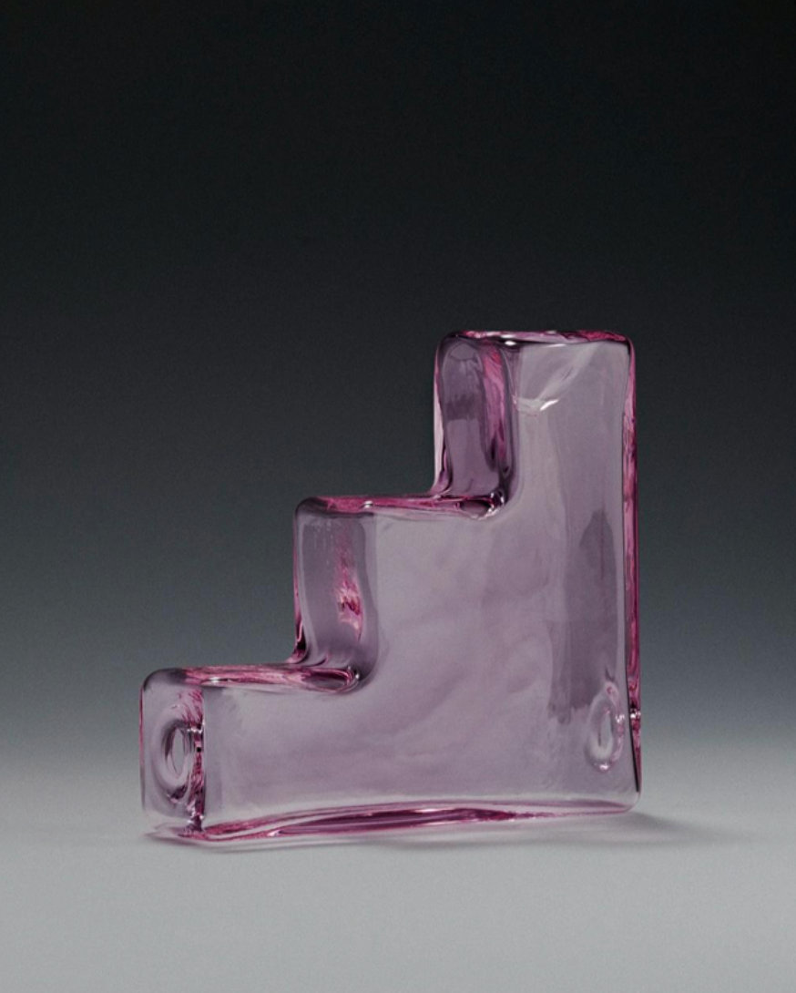 Acting as a decorative object and intended to be placed on display, it functions both as an incense holder and a discrete pipe. Handmade with borosilicate glass by Laundry Day.