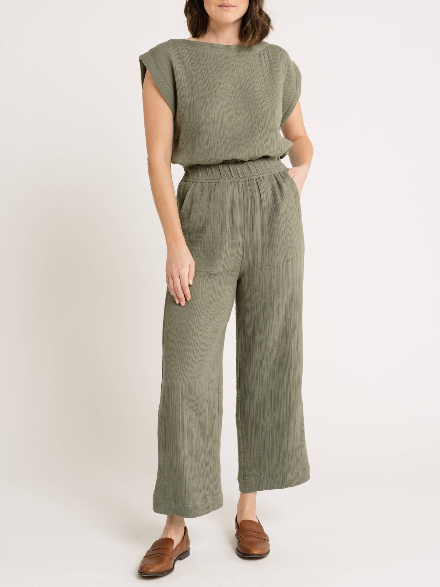 Laude the Label's best-selling pant, complete with a high-waisted fit and cropped, wide-leg. A cool, casual feel courtesy of our luxurious slub cotton fabric. The fully-elastic waistband offers comfort for all-day wear.