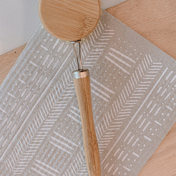 Casa Agave™ sustainable dish brush swap helps you replace plastic dish brushes in the kitchen! This removable-head dish brush has stiff agave fiber (vegan) plant bristles.