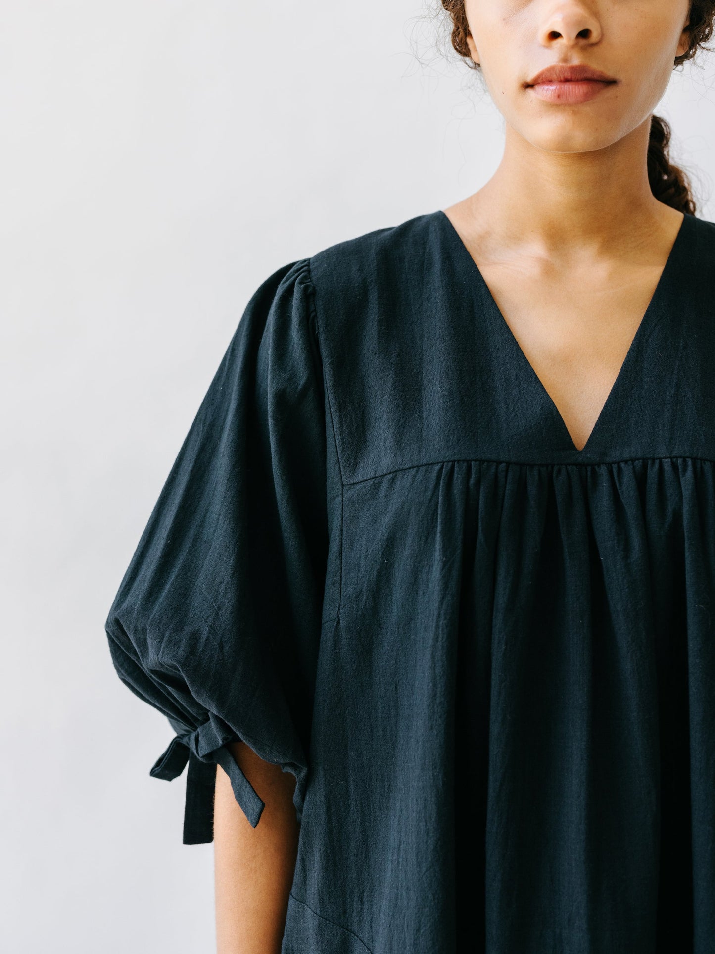 An easy, pullover style dress with a relaxed fit, made with 100% cotton that's hand loomed to give it a linen feel. Ethically made in India.