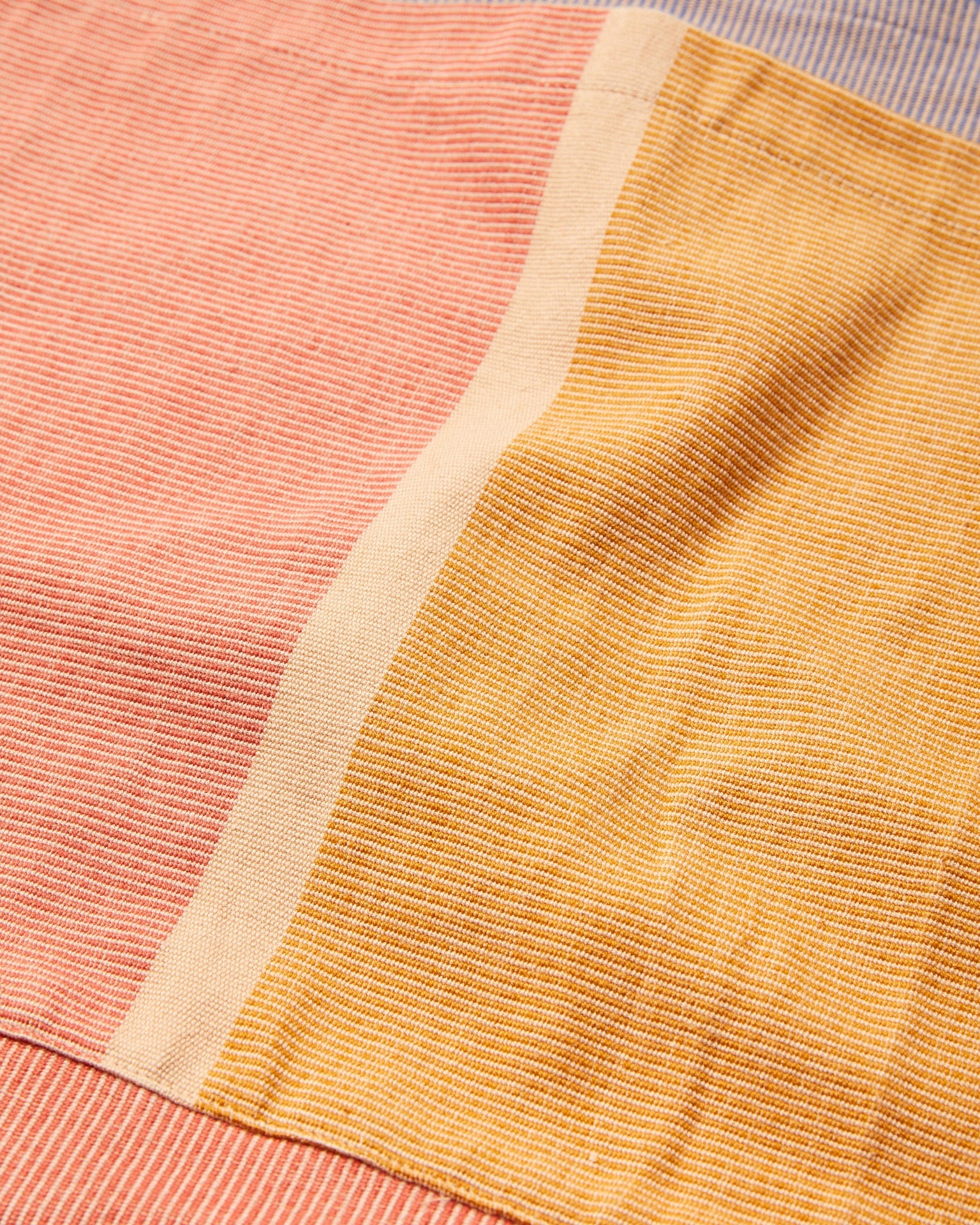 The Valley Bag brings forward the ease and function of a weekender bag. Take it on your next day trip, farmer's market run or as your everyday-bag. Handwoven with 100% natural color fibers by master artisans in San Antonio Palopó, Guatemala.