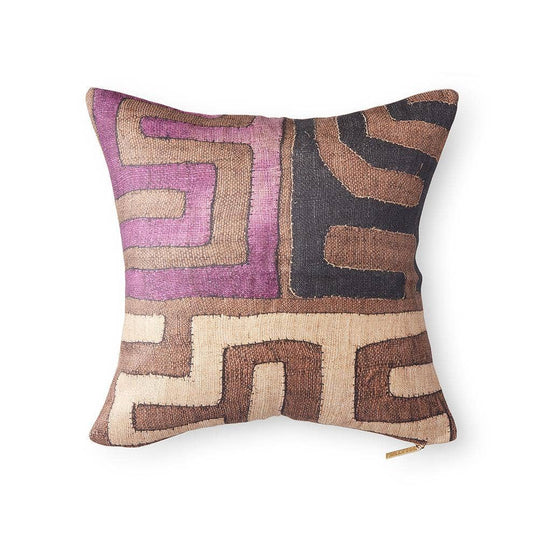 St Frank printed pillows are created with the newest eco-friendly technology to reflect the detail and uniqueness of archival textiles while being durable for modern living. Digitally printed onto signature cotton/linen blend fabric. OEKO-TEX Standard 100 certified.