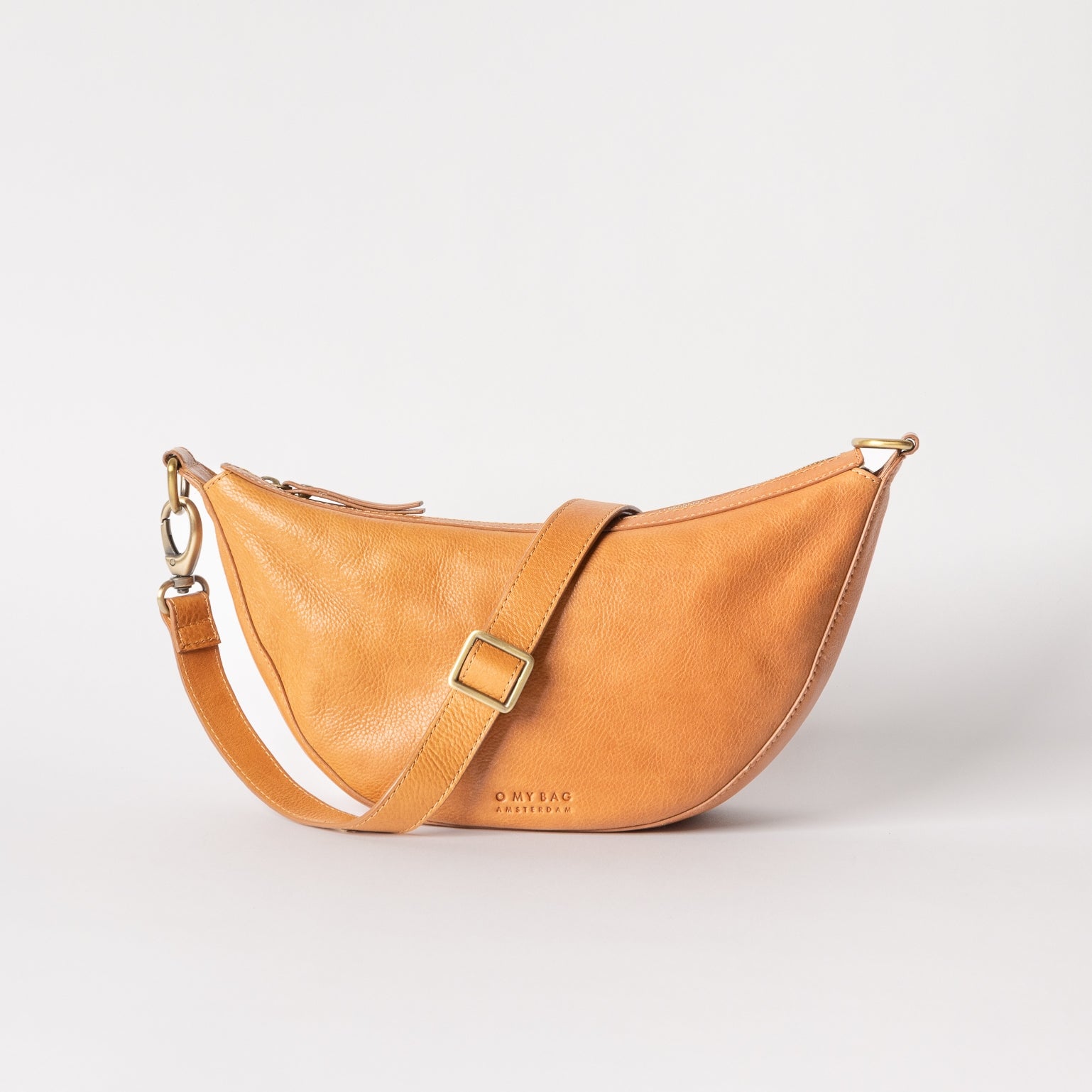 The Leo cross body bum bag can be worn across the body as a bum bag, or on the shoulder as chic arm candy. Leo is unisex, catering to everyone who embraces that bumbag style. Made in India.