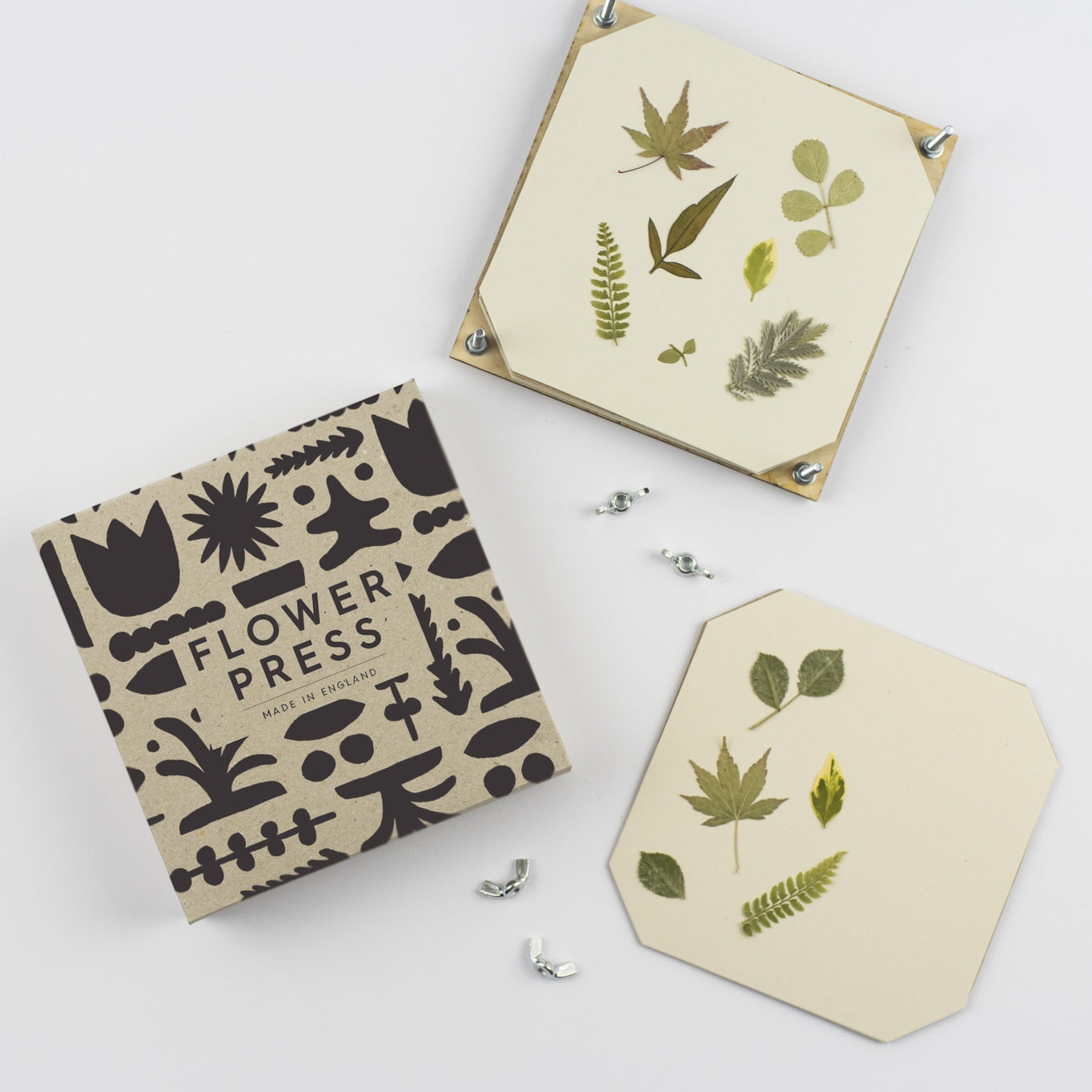 This well-sized flower press allows you to preserve the flowers and leaves you find while out on your wonders. The press comes complete with 5 sheets of corrugated card and 8 of sugar paper to give ample space to press flowers. 