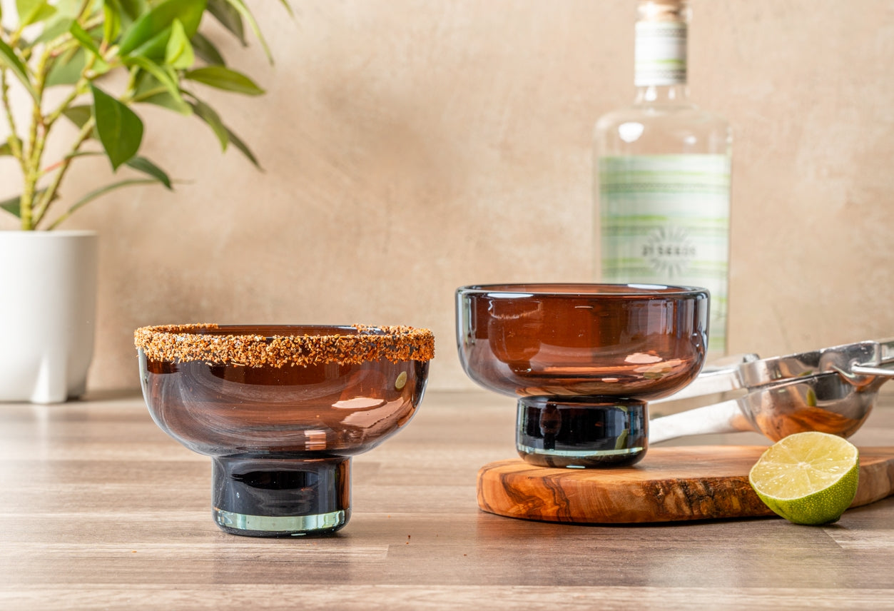 Handblown Glasses for simple, understated, and no-fuss drinks.

Sustainably handcrafted by glassblowing artisans in Jalisco, Mexico, each glass is meticulously shaped while molten hot, preserving its distinctive character.