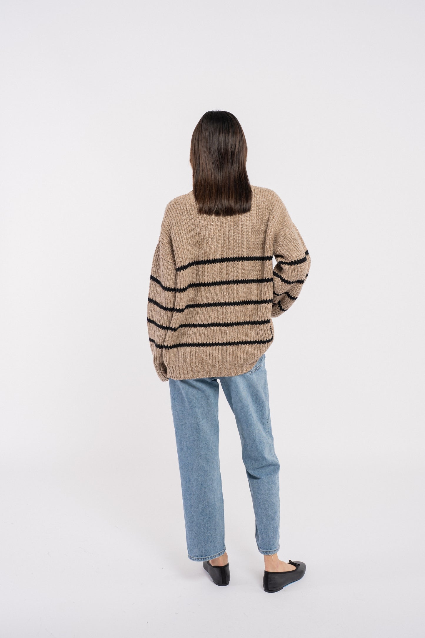 The Field Sweater’s timeless crewneck paired with its just-right length is guaranteed to remain a prime piece in your wardrobe to endure the colder seasons or to toss over your shoulders while traveling. Handmade in Peru. 