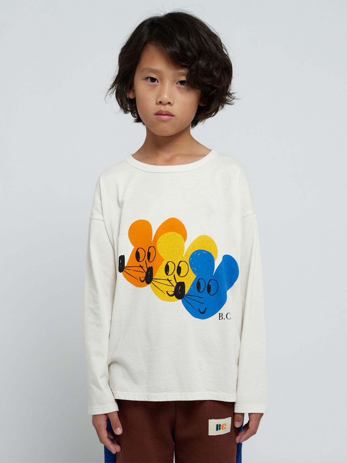 Bobo Choses Multicolor Mouse Tee. 100% organic cotton white long sleeve t-shirt. Designed with long sleeves and round neck. It has a loose fit. Made in Spain.  Made ethically and sustainably by Bobo Choses.