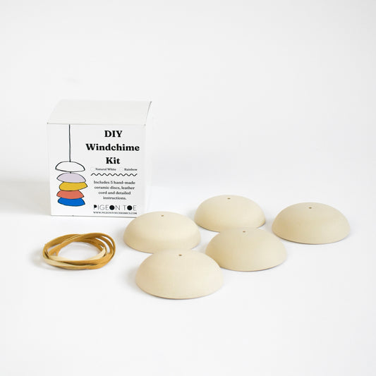 pigeon toe ceramics / Make your own ceramic wind chime!

Kit includes: 5 hand-made ceramic discs (either in rainbow or natural white), natural deerskin lace cord and detailed instructions.
