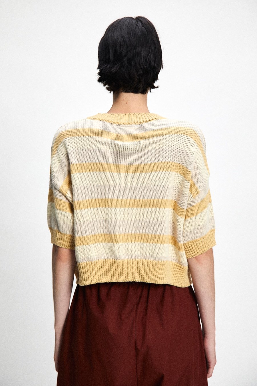 rita row pattie knit crop sweater / Wide cropped top in soft cotton jersey. Short-sleeved model with a trim round neckline and ribbed cuffs and hem. Ethically made with 100% ecotec cotton in Portugal.