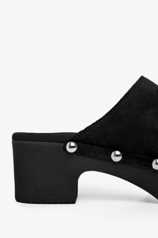 rita row phobos clog / Leather clog made of top quality leather and with a padded insole. Lightweight imitation wood sole and leather-lined insole. Ethically made in Spain