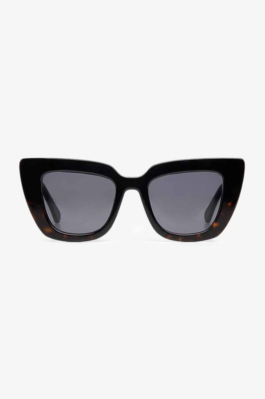 rita row arlo sunglasses / Oversized slightly cat eye sunglasses with round bridge and flat eyebrow. Acetate front and temples. 100% UV protection. Ethically made in Spain.