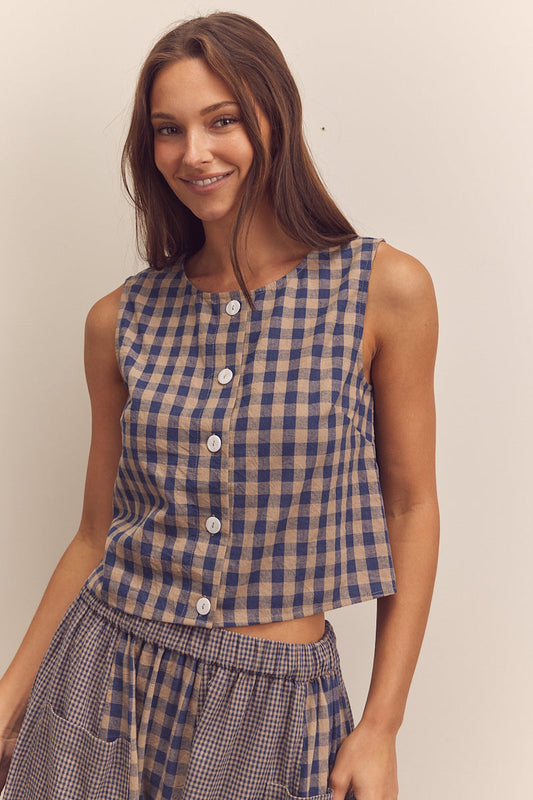 Amente sleeveless button front top 