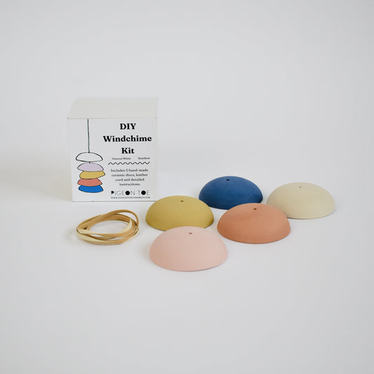 pigeon toe ceramics / Make your own ceramic wind chime!

Kit includes: 5 hand-made ceramic discs (either in rainbow or natural white), natural deerskin lace cord and detailed instructions.