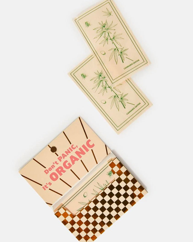 Spice up your smoking ritual with playful patterns - without compromising your health. Includes 12 printed rolling papers and 12 tips. Made with organic vegetable based ink organic rice paper.